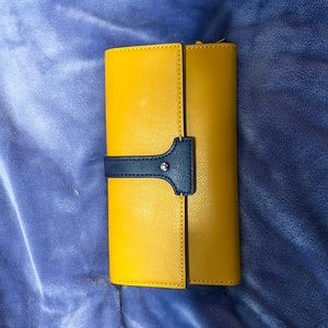 Leather Danielle Nicole wallet
